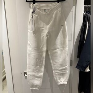 Aritzia TNA Bubble Fleece Boyfriend Fit Sweatpants